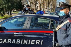 Spacciava droga in centro a Massa: arrestato dai carabinieri