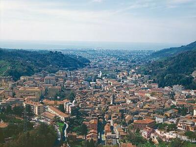 Carrara, centro cittadino sempre più desolato: l&#039;analisi di Manuel e Balderi di Fratelli d&#039;Italia