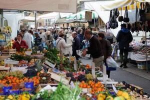 Al via da domenica 28 aprile l&#039;appuntamento con il mercato stagionale a Marina di Carrara