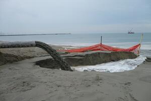 Grave errore non portare la sabbia escavata  a Viareggio sul litorale apuano: l&#039;analisi del vicepresidente del sindacato dei  balneari Roberto Della Tommasina