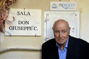 La sede della Pro loco di Colonnata intitolata a don Giuseppe Carpena: 71 anni alla guida della parrocchia colonnatese