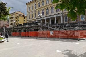 Piazza Gramsci: partiti i lavori di consolidamento e restauro della balconata e delle scalinate