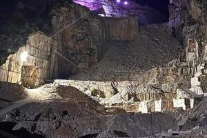 Le cave di Carrara si illuminano di viola nella giornata mondiale della fibromialgia