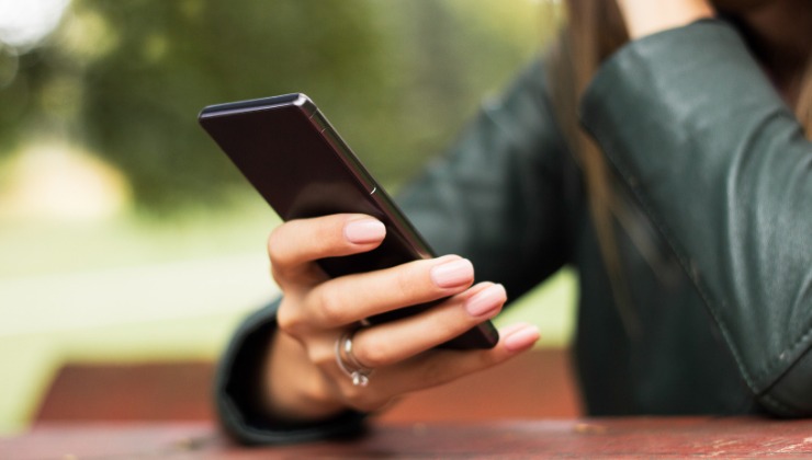 Donna con smartphone