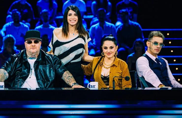 La giuria di X-Factor - Lagazzettadimassaecarrara.it