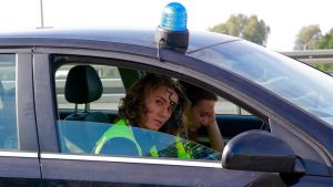polizia e strisce blu