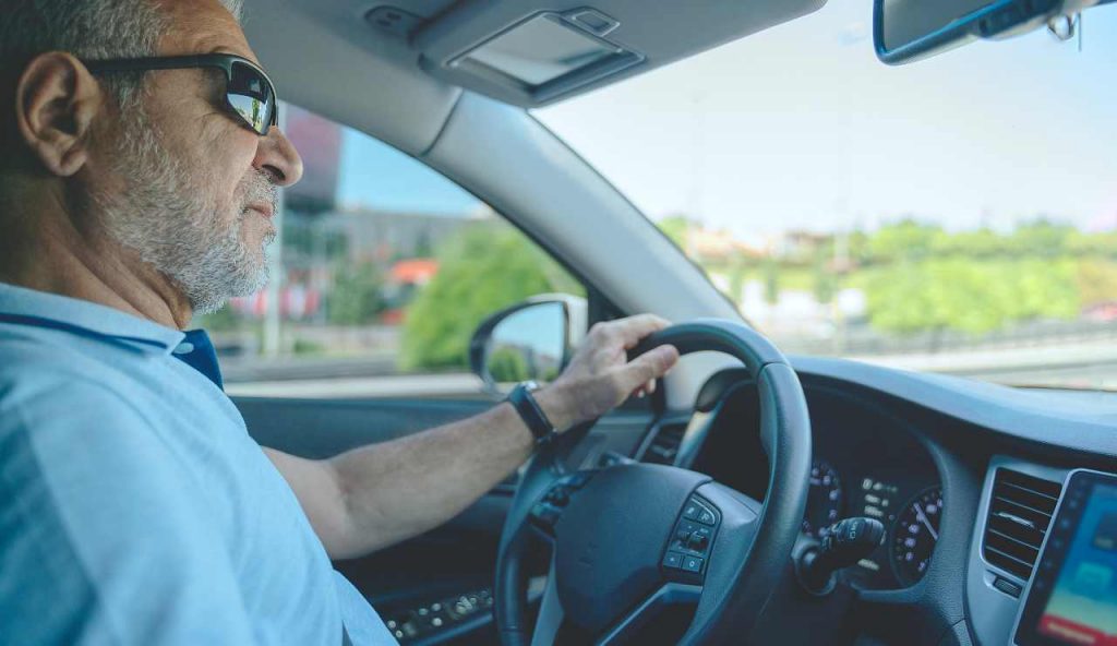 Anziano al volante