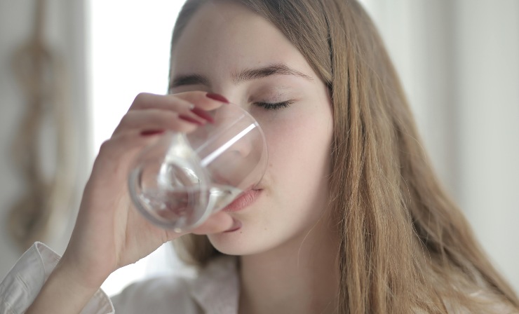 Bere acqua - Lagazzettadimassaecarrara.it