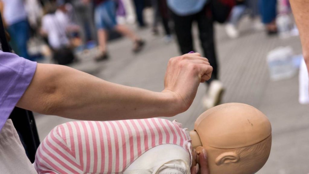 Corsi di soccorso sui bambini - Lagazzettadimassaecarrara.it