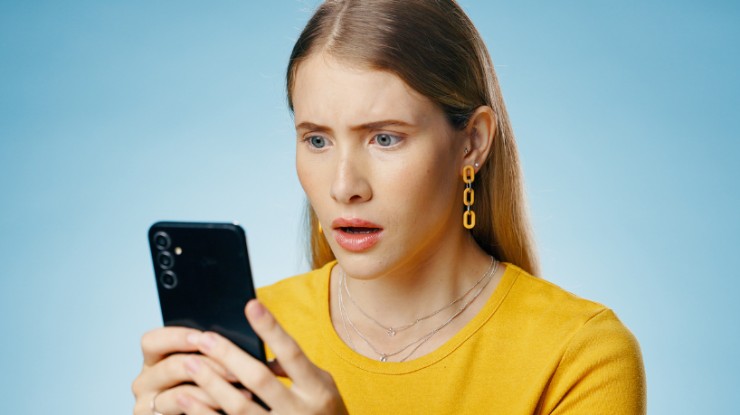 Persona con cellulare