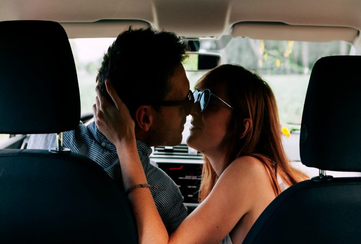 Baciarsi in auto