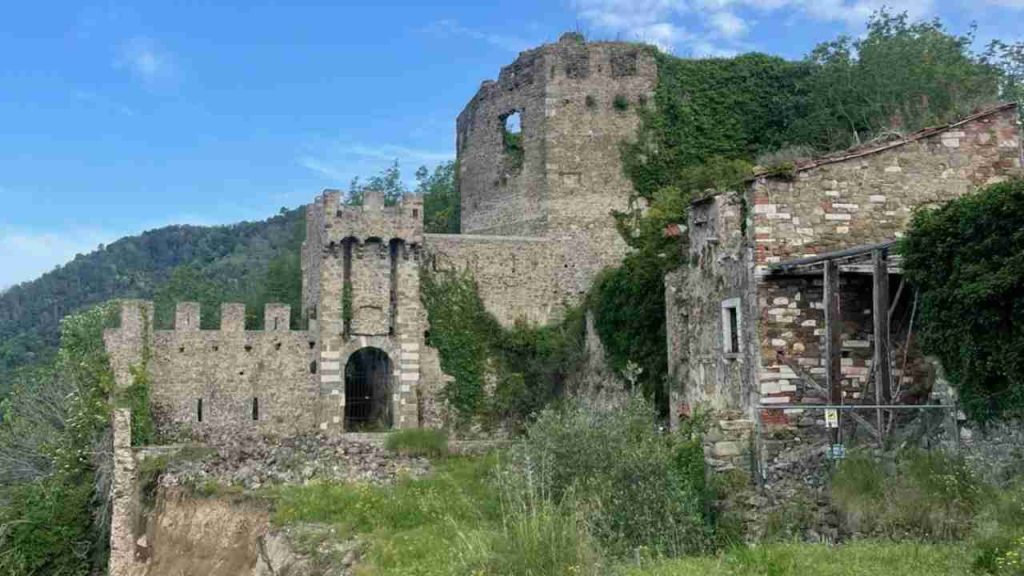 Castello di Moneta - Lagazzettadimassaecarrara.it
