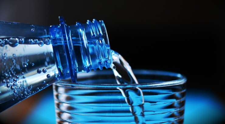 bottiglia di plastica e riciclaggio