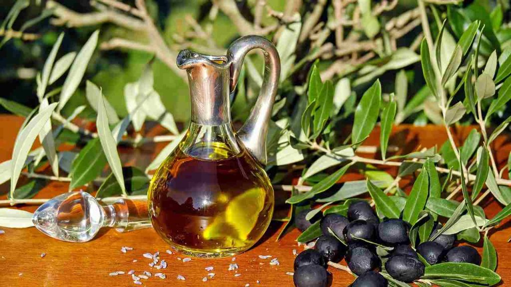 Olio di oliva - Lagazzettadimassaecarrara.it