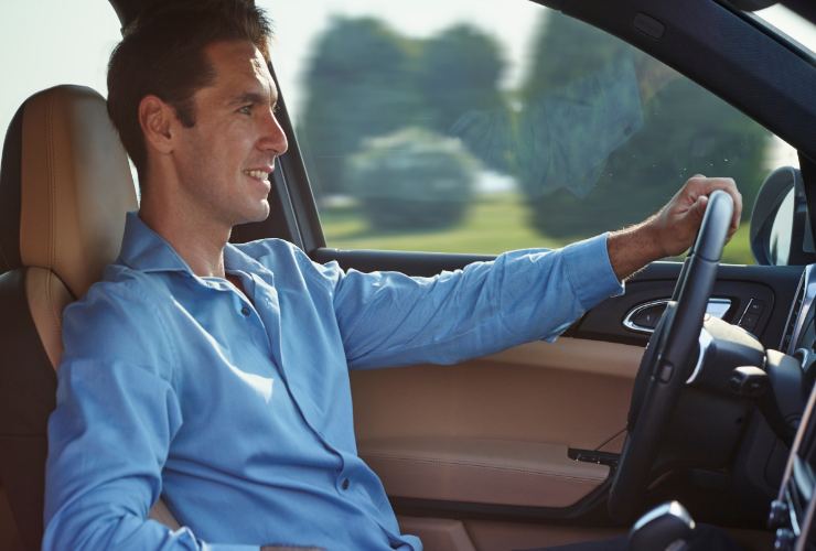 Uomo al volante