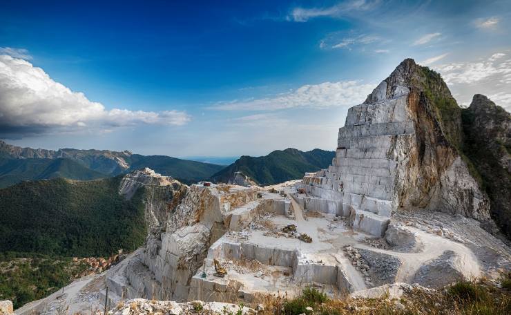 Cava di marmo - Lagazzettadimassaecarrara.it