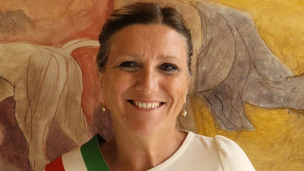 Il Sindaco Serena Arrighi - Lagazzettadimassaecarrara.it
