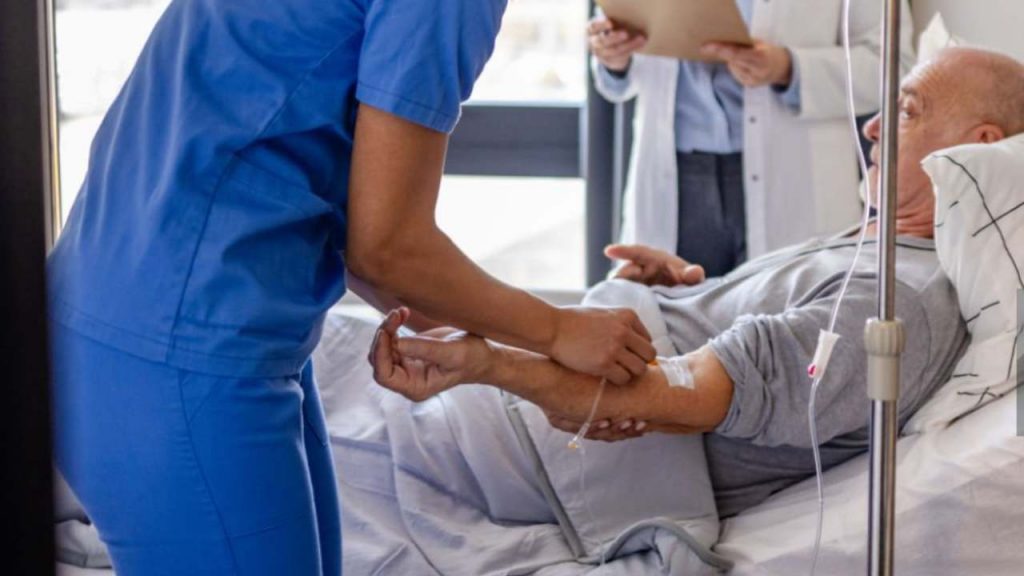 Paziente in ospedale - Lagazzettadimassaecarrara.it